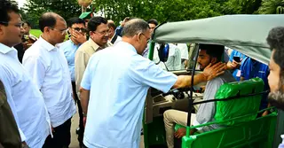 দুই জুলাই যোদ্ধাসহ তিনজনের কর্মসংস্থানে সহায়তায় প্রধানমন্ত্রীর উপহার